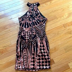 Sleeveless black/maroon dress